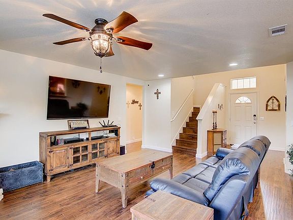 3rd image of 224 Hoot Owl Ln N