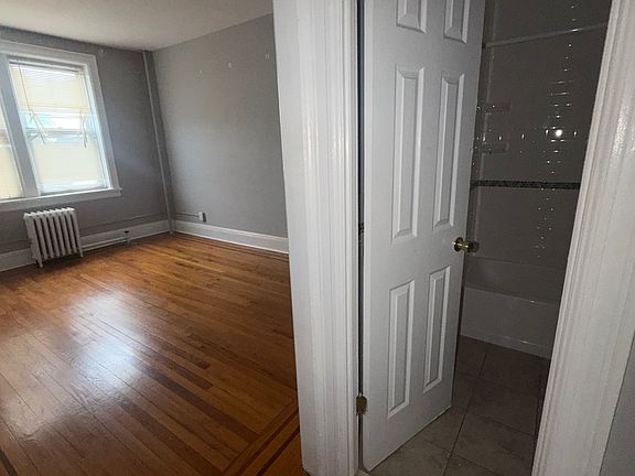 3rd image of 160 Avenue C APT C4