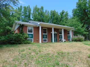 230 Crutchfield Ln, Jacksboro, TN 37757