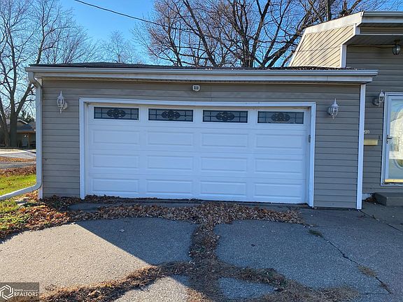 2nd image of 200 S Cottonwood St