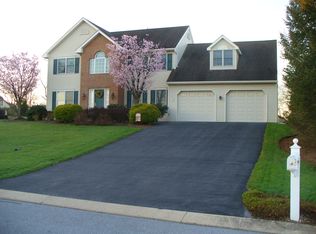 38 Field Ln, Lititz, PA 17543