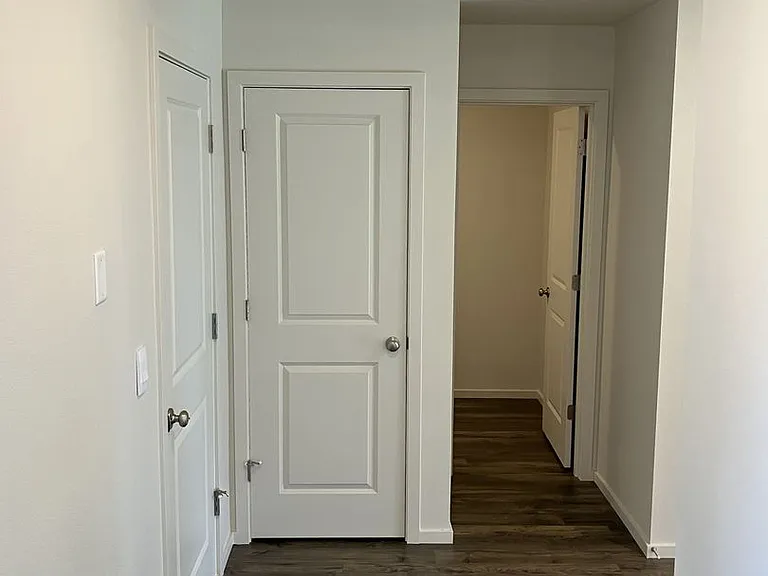 4962 Dilling Ave NE — Photo 2