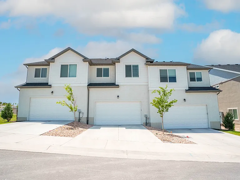 712 N Banner Dr — Photo 2