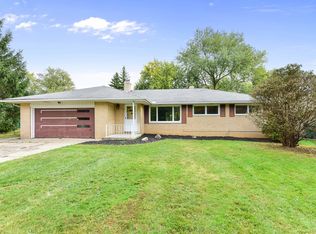 7695 McCreary Rd, Seven Hills, OH 44131