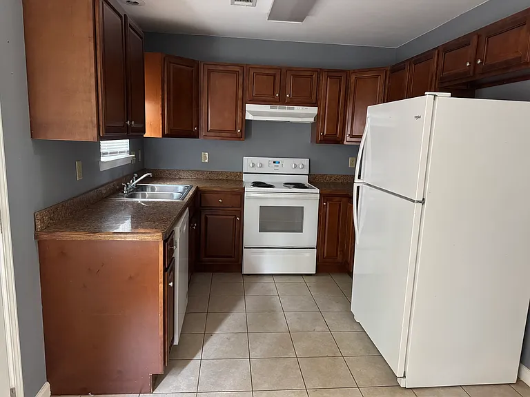 615 Cherokee Ave — Photo 3