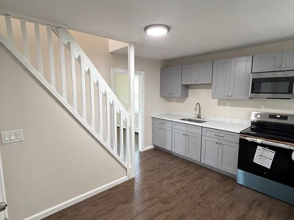 99 S Main St #2, Beacon Falls, CT 06403