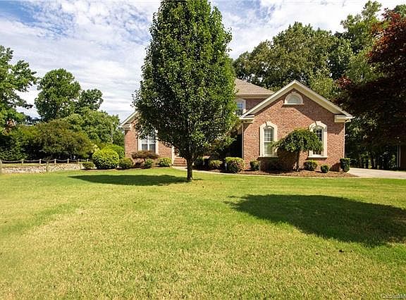 2nd image of 243 Fernbrook Dr