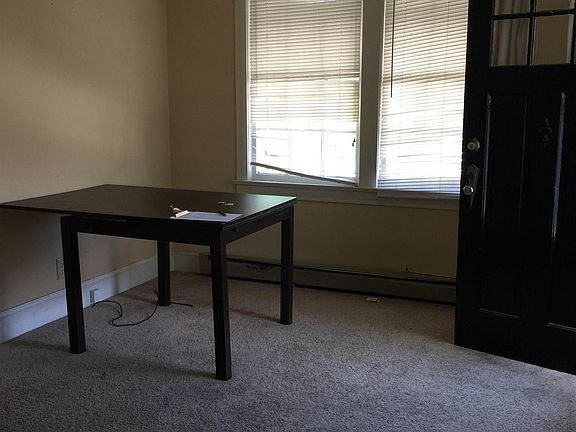 2nd image of 823 1/2 Glenn St