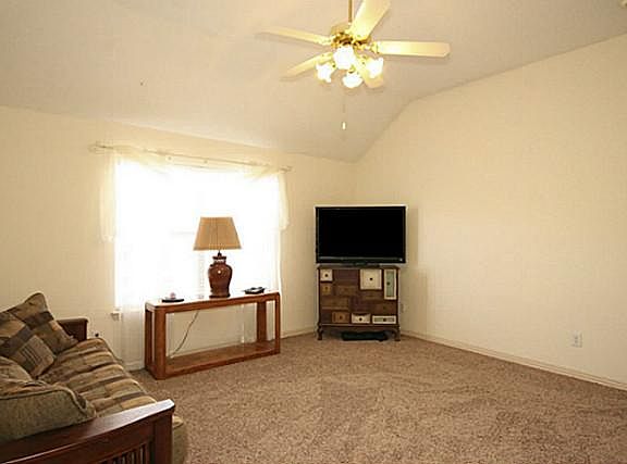 4th image of 7620 Red Clover Dr