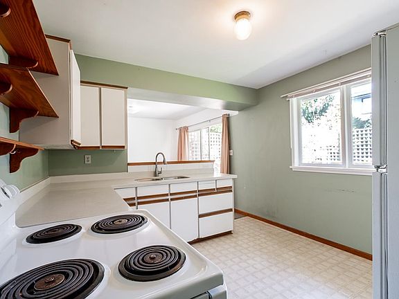 4th image of 15405 Semiahmoo Ave