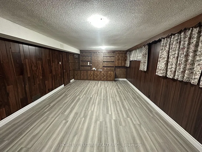 27 Kells Ave #BASEMENT — Photo 2