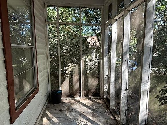2nd image of 609 Avenue D