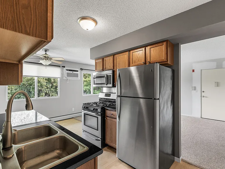 2720 Rosalyn Ct — Photo 41