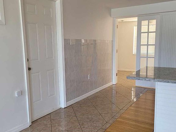 5th image of 5103 Farley Dr