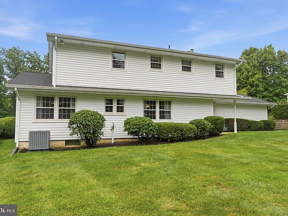 5th image of 1111 University Dr