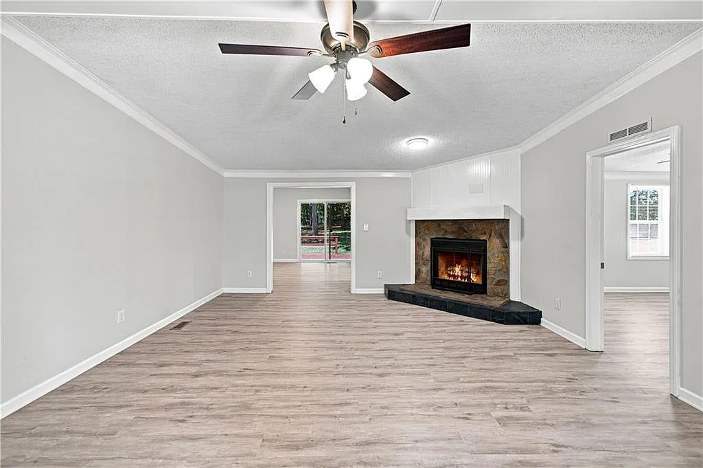 3 bed, 2.0 bath, 1612 sqft, $1,850 — Photo 4