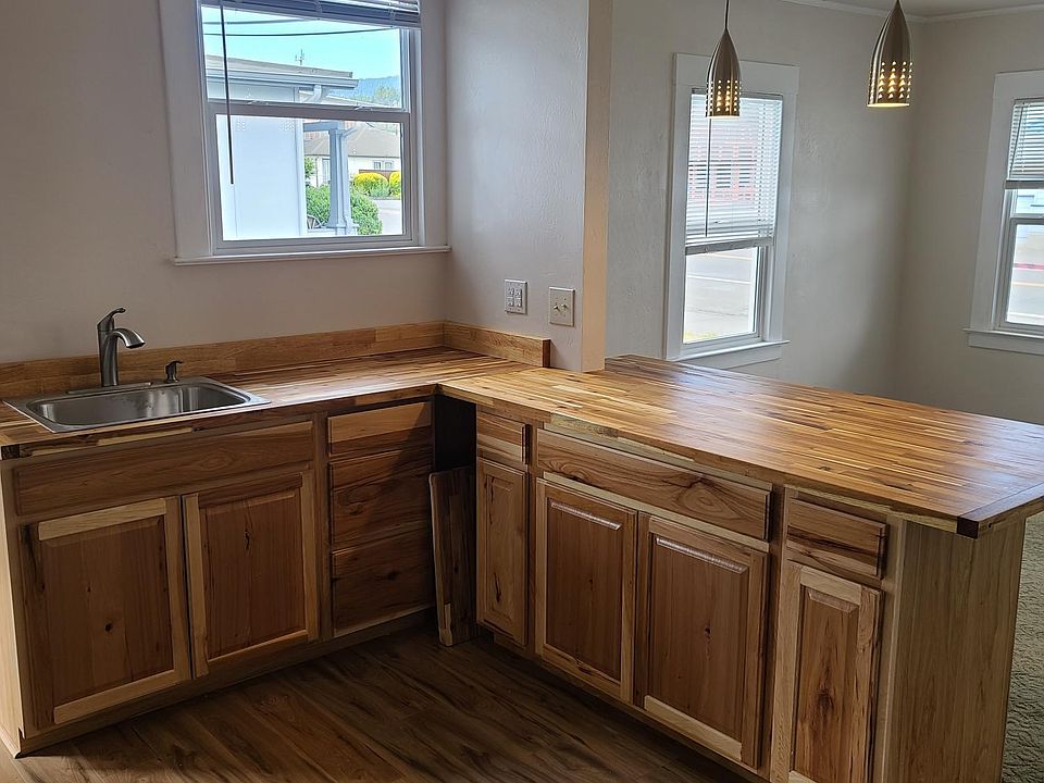 2nd image of 438 S 12th St