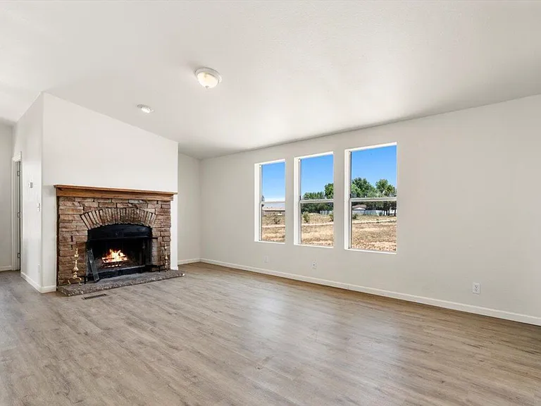 24175 N Los Angeles St — Photo 5