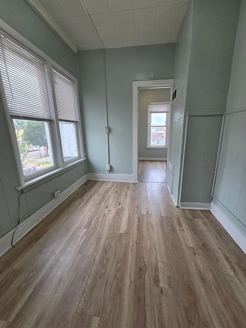 1 bed, 1.0 bath, $1,050 — Photo 2