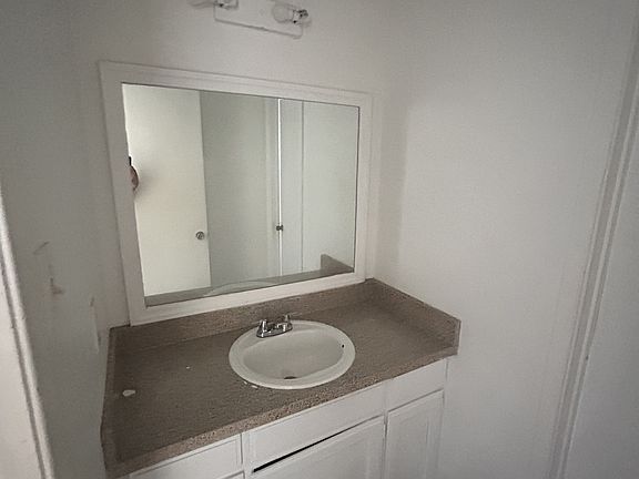 4th image of 111 Pine Meadow Dr APT B
