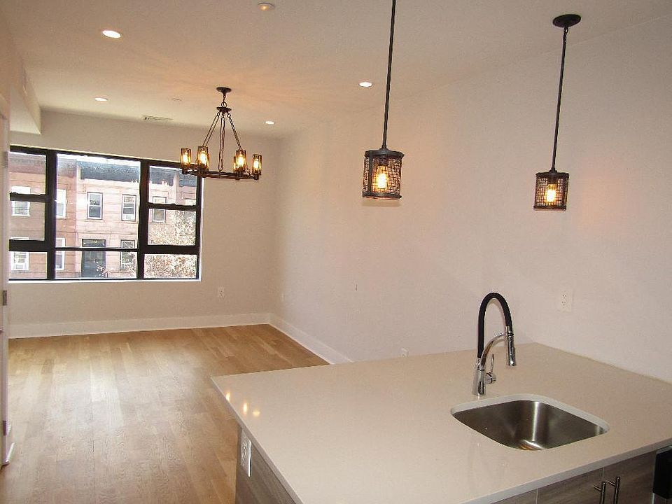 1st image of 431 Bainbridge St #4