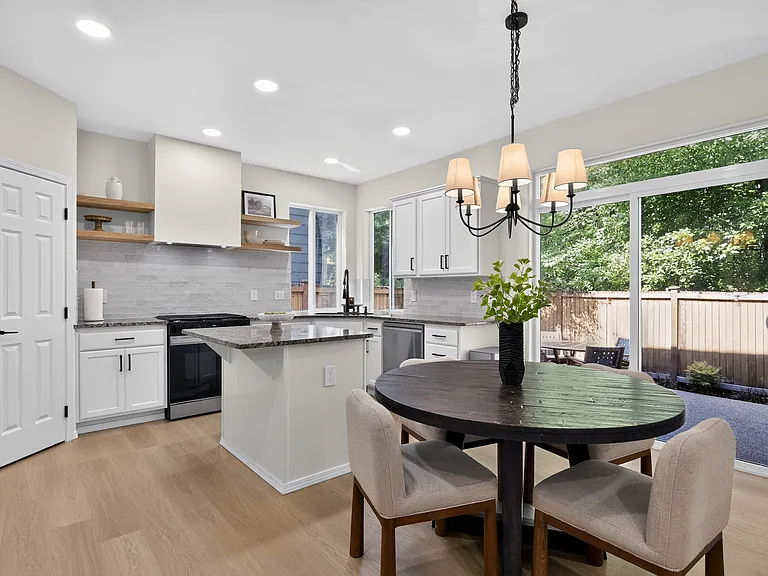 659 Vashon Pl NE — Photo 10