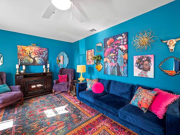 5th image of 602 W Hackberry St