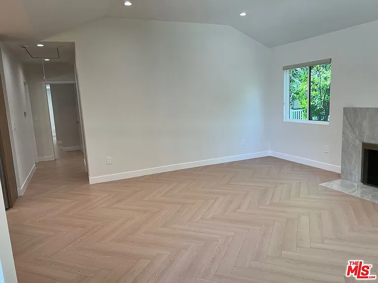 13338 Magnolia Blvd — Photo 26