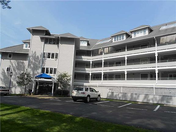 2nd image of 10 Peninsula Dr