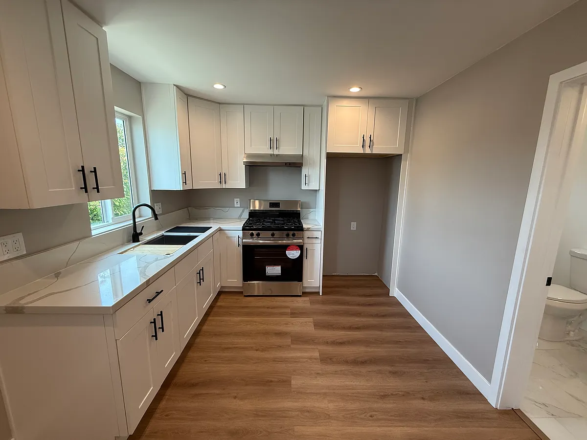 Building Photo - 807 Coeur D Alene Ave #1/2