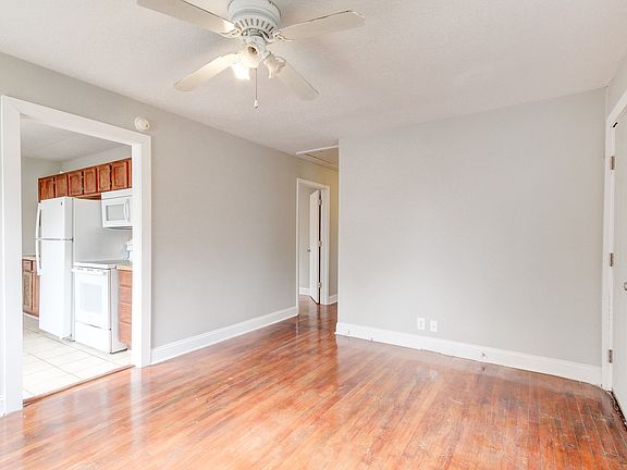3rd image of 930 Woody Hills Dr