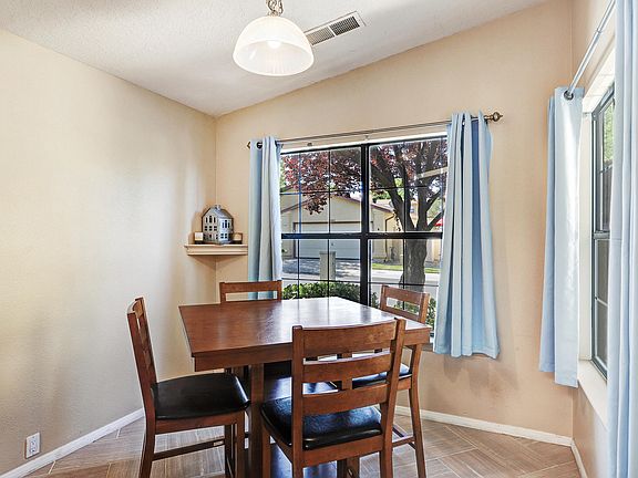 4th image of 10809 Griffith Park Dr NE