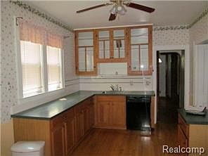 4th image of 1374 Lakepointe St