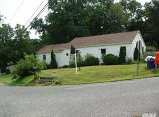 8 Sams Path, Rocky Point, NY 11778