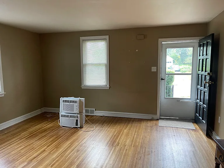 1576 Ferndale Ave #1 — Photo 4