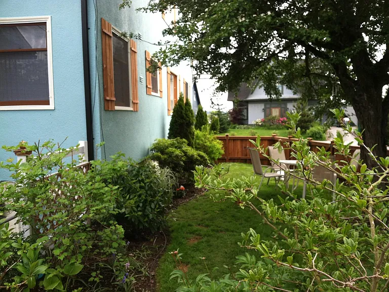 2732 Eldridge Ave — Photo 5