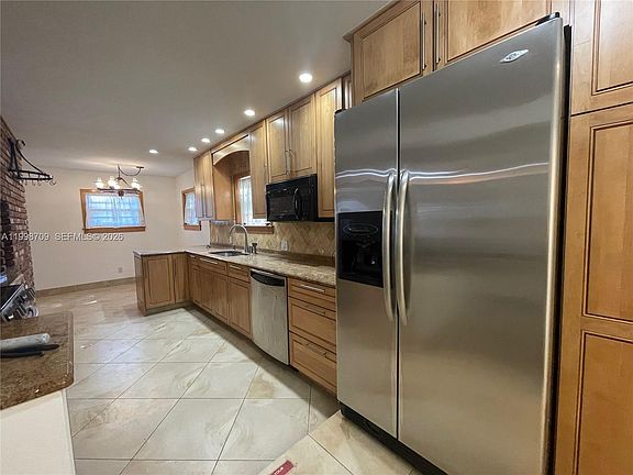5th image of 258 SW 1st Ct