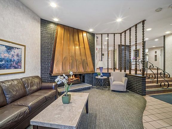 4th image of 4840 Foster St APT 103