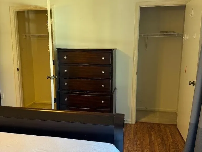 518 Downer St — Photo 15