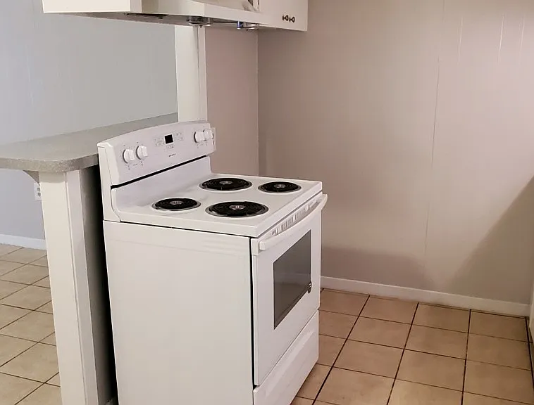 1676 E Hempstead St #2 — Photo 2