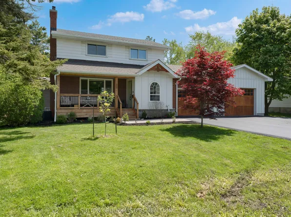 22 Montgomery Blvd, Kingston, ON K7M 3N6