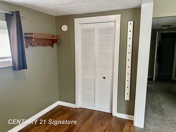 5th image of 415 Hickory St