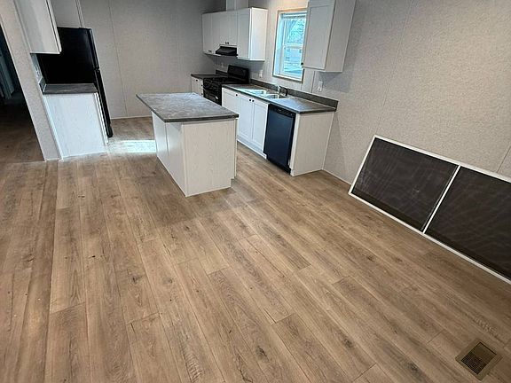 3rd image of 855 1st St