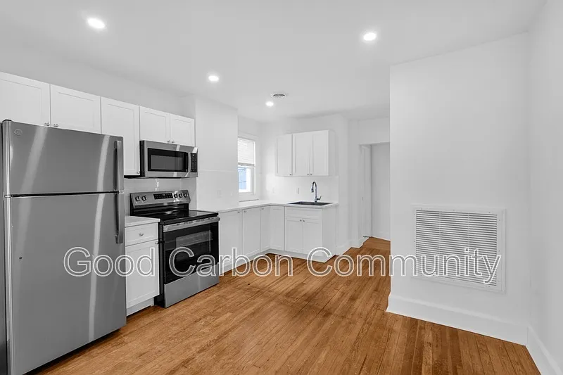 2 bed, 1.0 bath, 1020 sqft, $2,450 — Photo 2