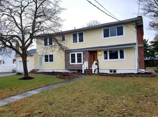 1438 9th St, West Babylon, NY 11704