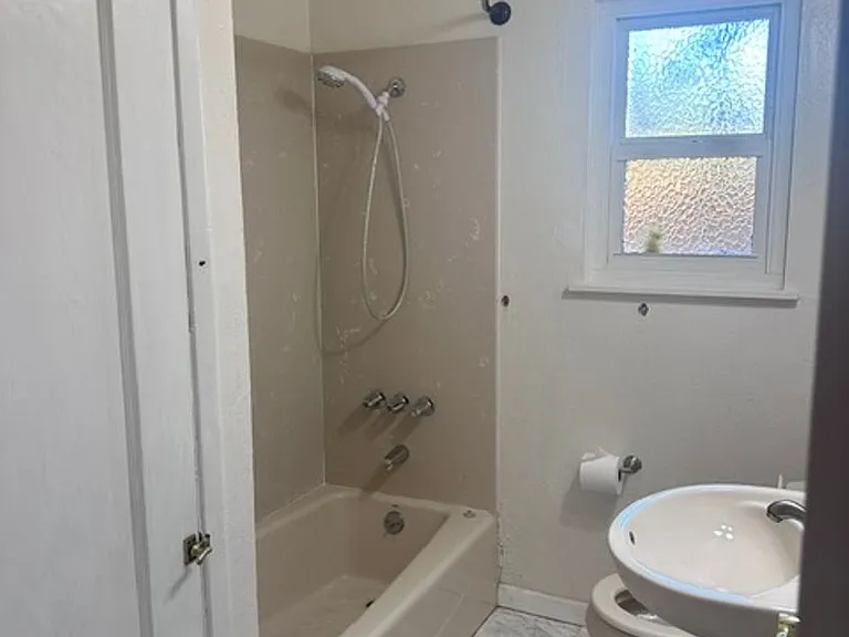 2340 Belmont Rd — Photo 12