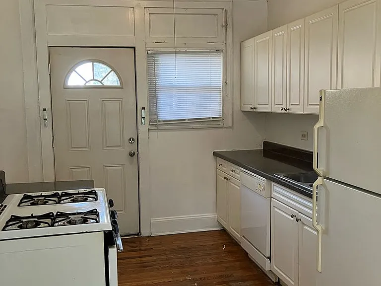 4824 W Addison St — Photo 10