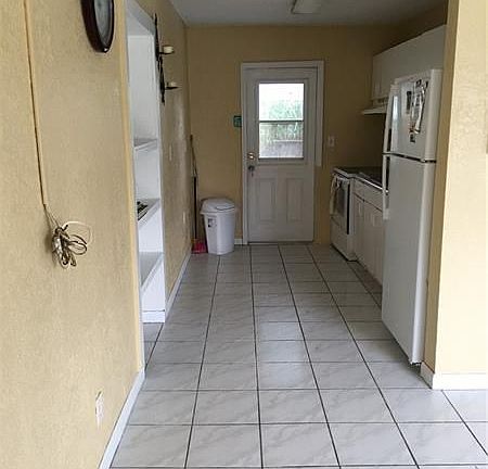 2nd image of 2880 NE 12th Ave