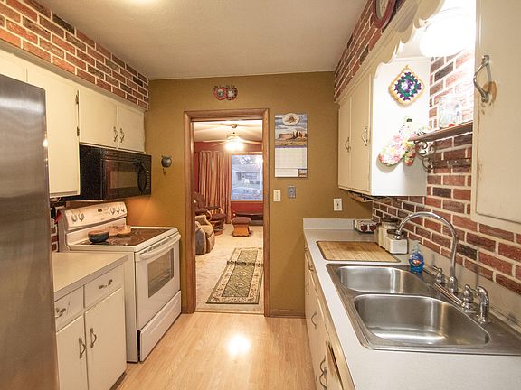 3rd image of 609 N Moreland Blvd #611