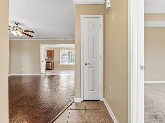 4th image of 127 Willow Grove Rd